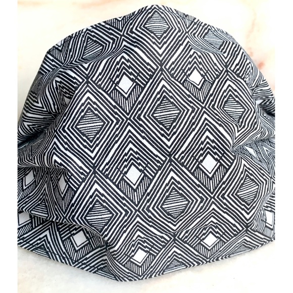 ADULT CLOTH FACE MASK_BLACK/WHITE GEOMETRIC - Picture 6 of 10